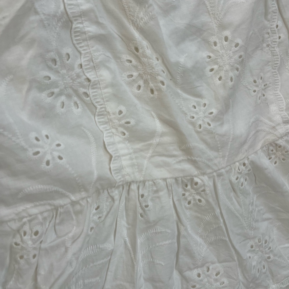 Elegant White Eyelet Long Top - Picture 3 of 4